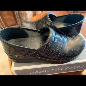 Dansko Silver & Black size 38